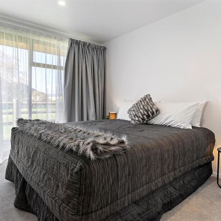 Custom Designed Holiday Home, Next To Cycleway. Те-Ароха Экстерьер фото