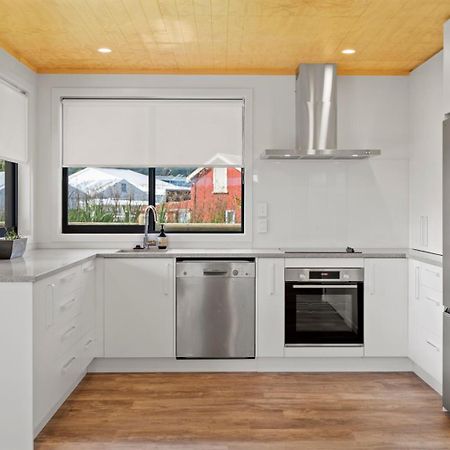 Custom Designed Holiday Home, Next To Cycleway. Те-Ароха Экстерьер фото