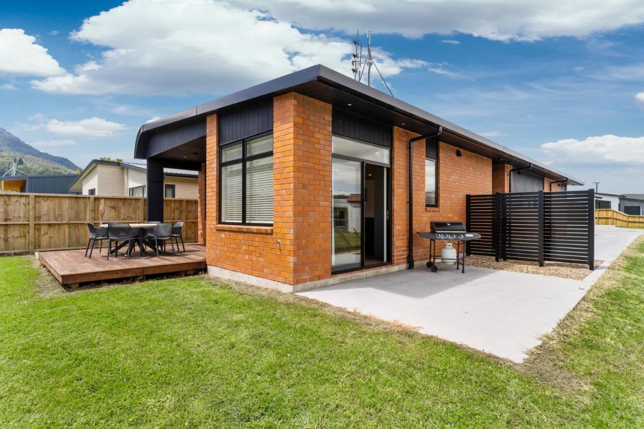 Custom Designed Holiday Home, Next To Cycleway. Те-Ароха Экстерьер фото