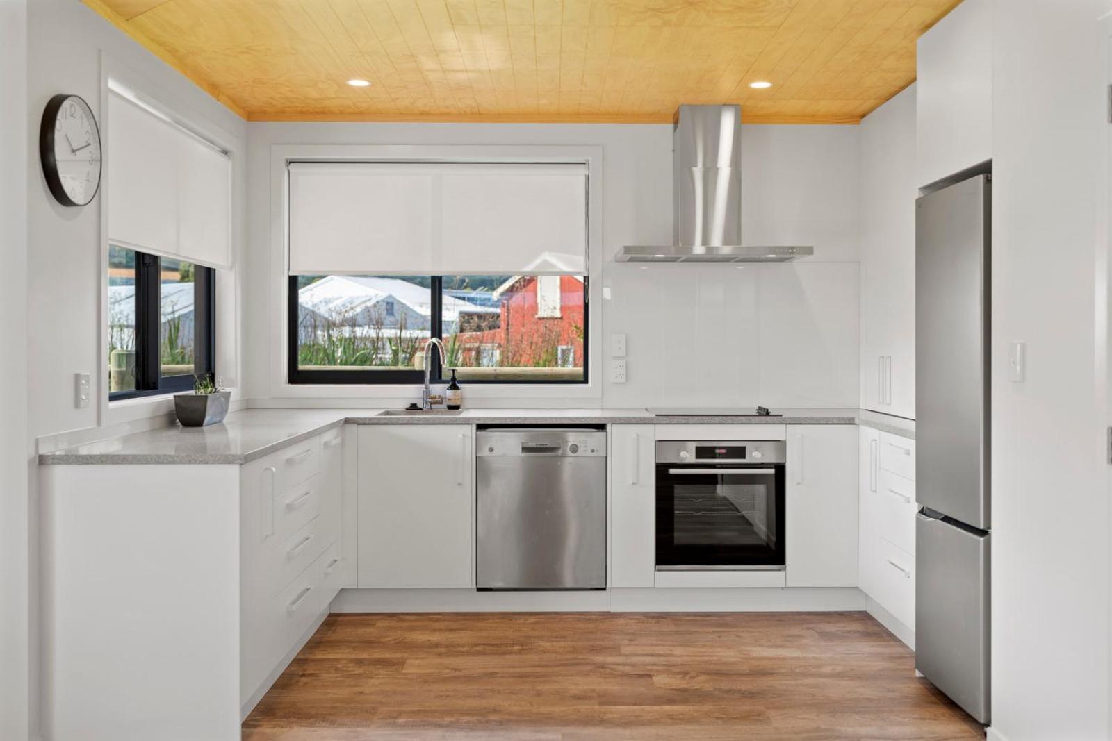 Custom Designed Holiday Home, Next To Cycleway. Те-Ароха Экстерьер фото