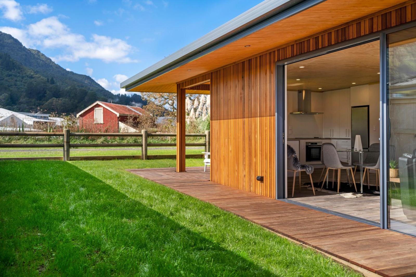 Custom Designed Holiday Home, Next To Cycleway. Те-Ароха Экстерьер фото